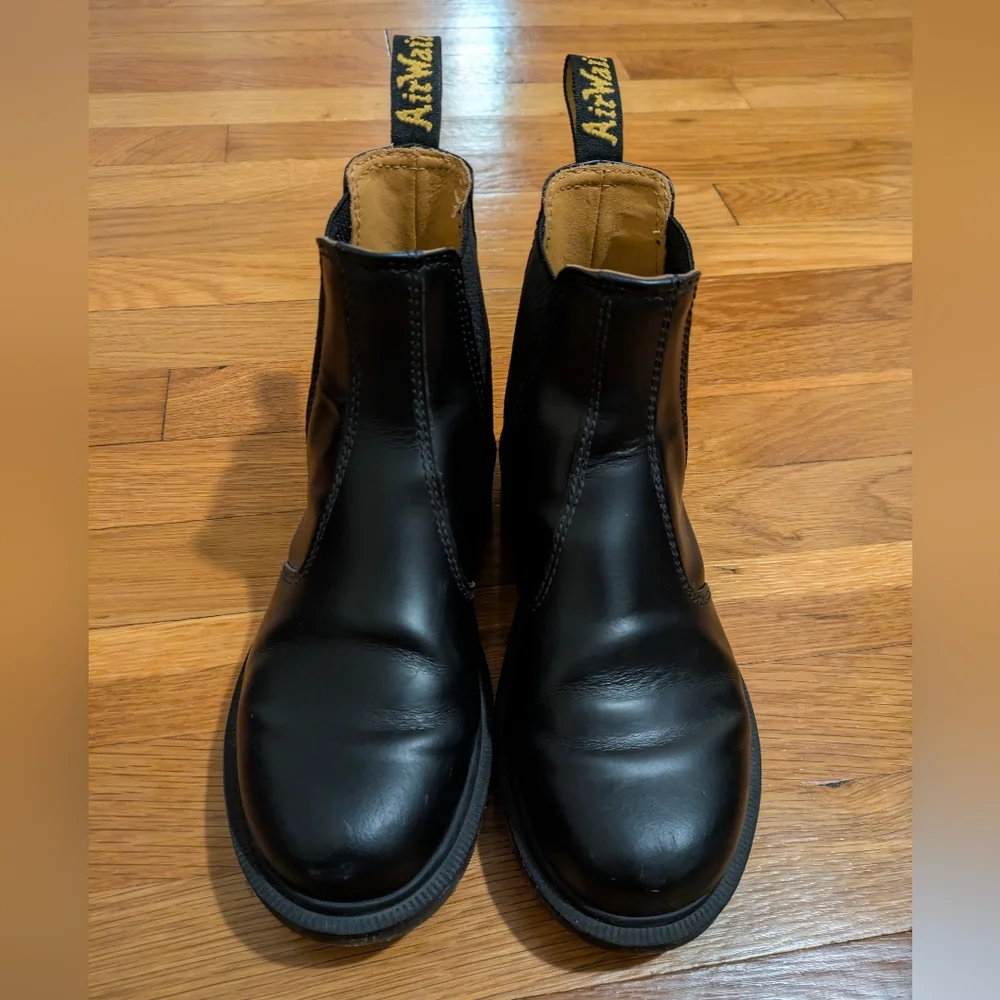 Dr. Martens 2976 Smooth Leather Chelsea Boots, Size 6 Womens - Picture 3 of 7